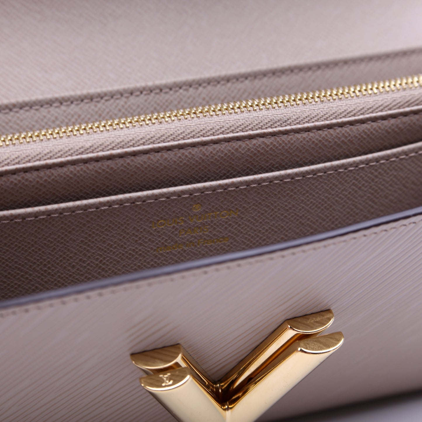 Louis-Vuitton Twist Long Wallet Epi Taupe