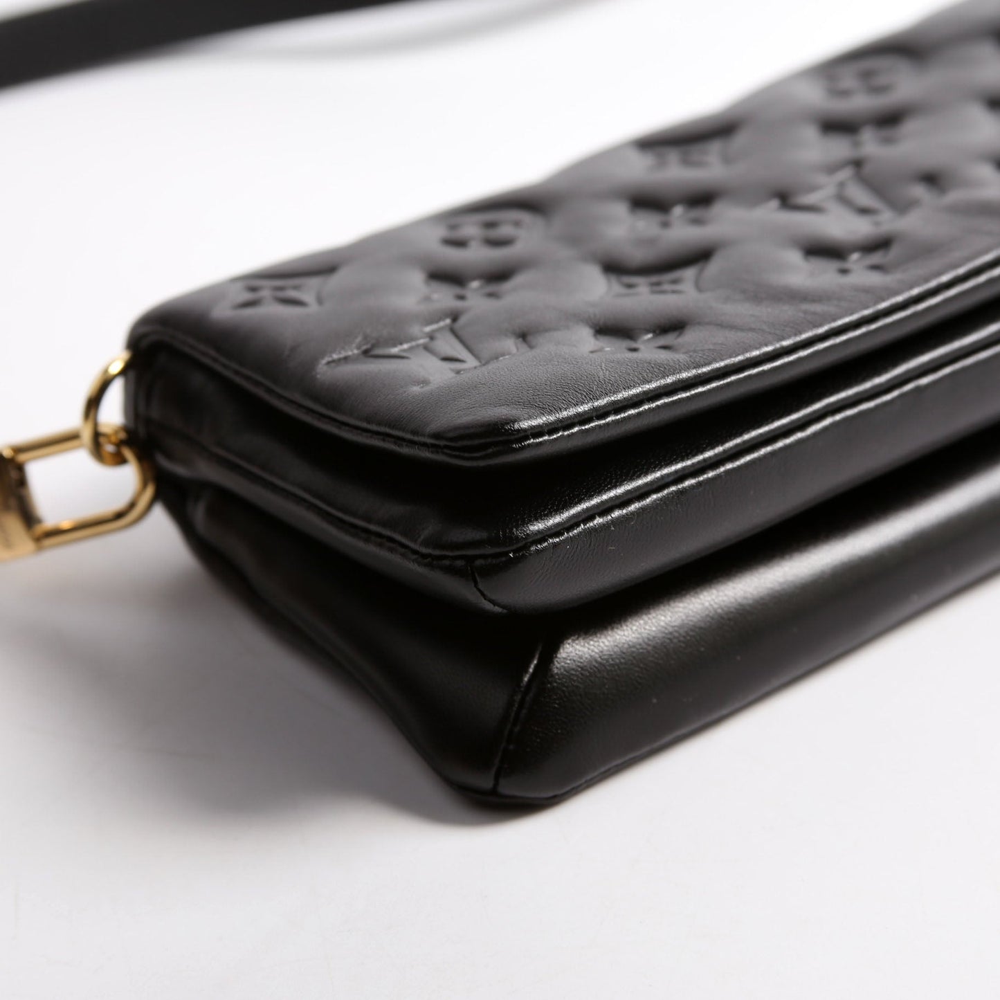 Louis-Vuitton Pochette Coussin NV Black