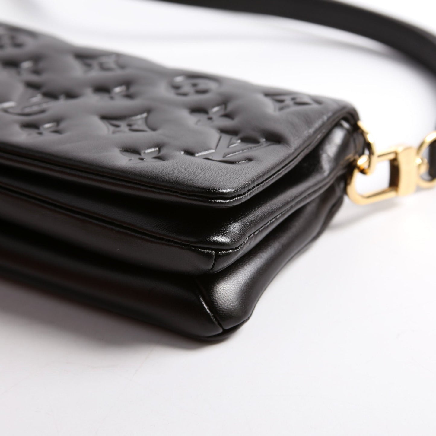 Louis-Vuitton Pochette Coussin NV Black