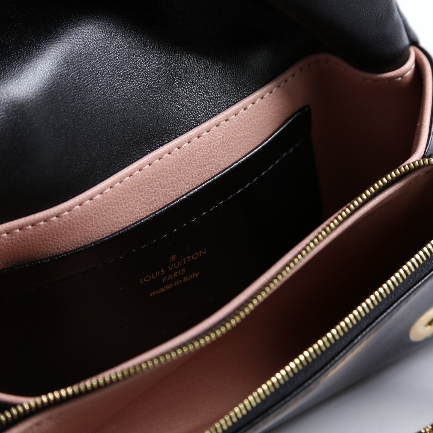 Louis-Vuitton Pochette Coussin NV Black