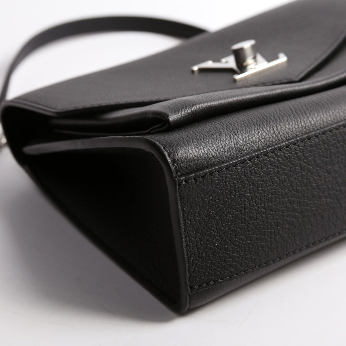 Louis-Vuitton MyLockMe Chain Bag Black