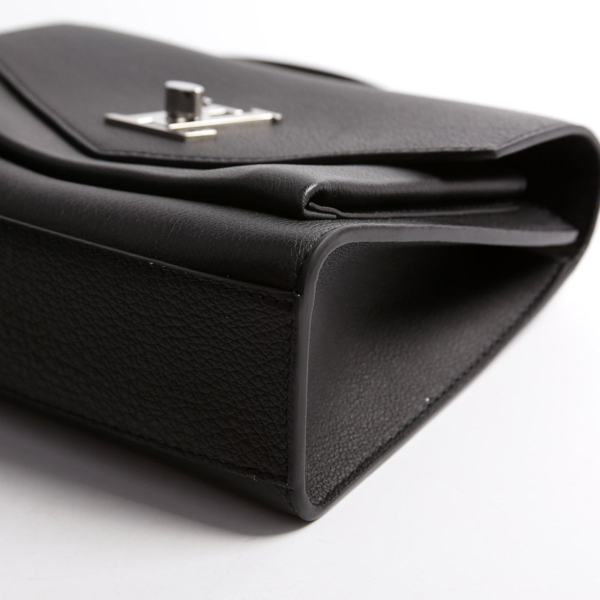 Louis-Vuitton MyLockMe Chain Bag Black