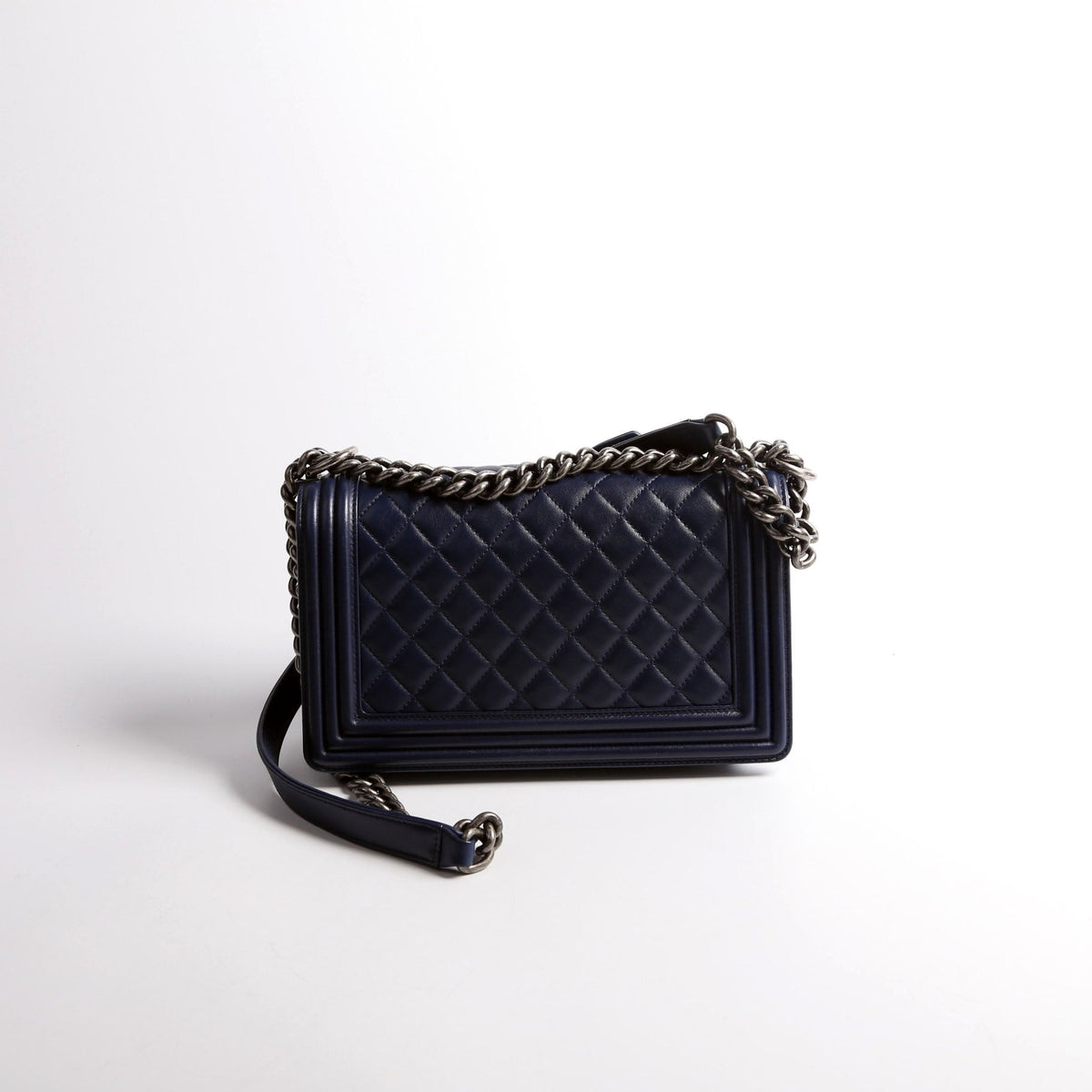 Chanel Boy Flap Medium Old Lambskin 21-25M Navy