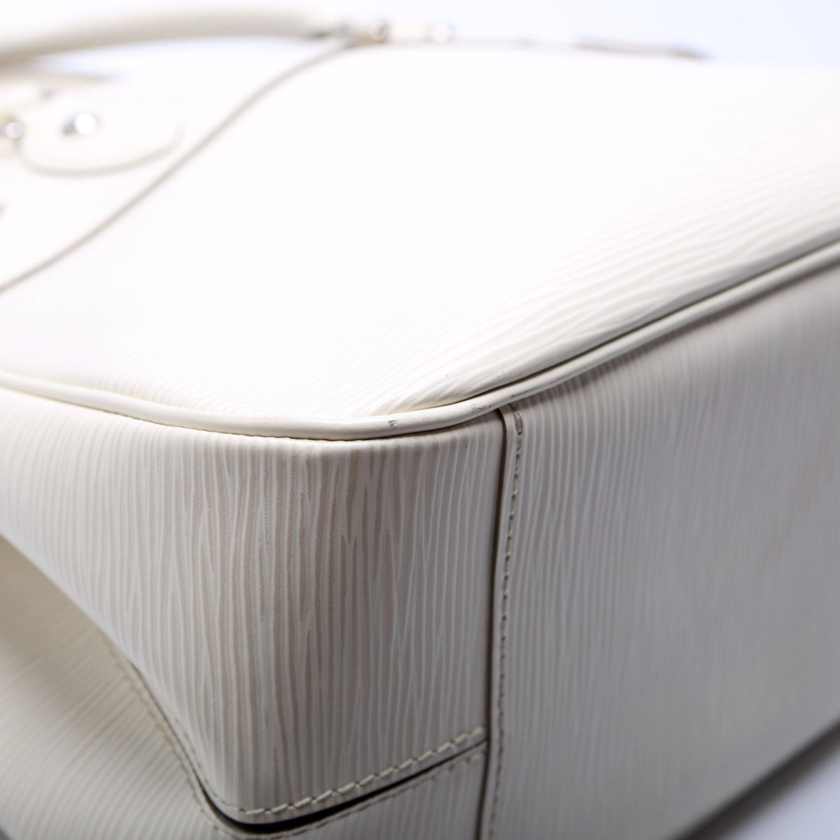 Louis-Vuitton Passy PM Epi White