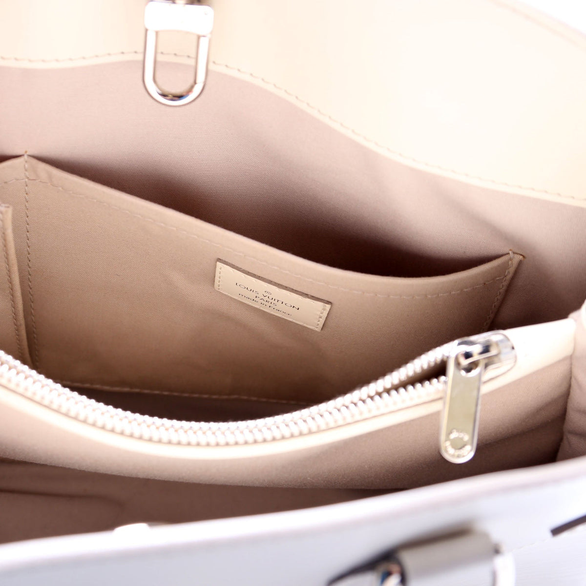 Louis-Vuitton Passy PM Epi White