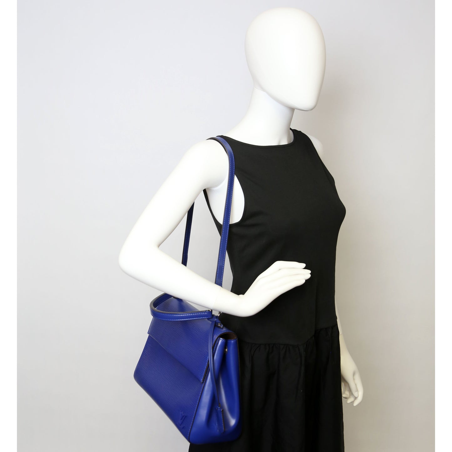 Louis-Vuitton Cluny MM Epi Blue