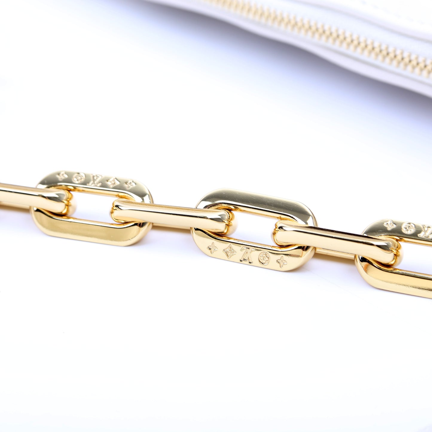 Louis-Vuitton Coussin PM Lambskin White