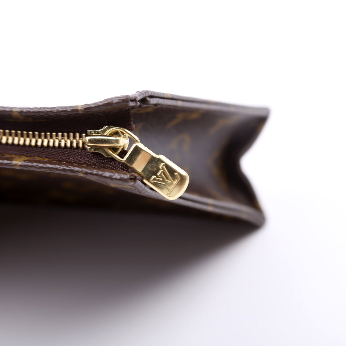 Louis-Vuitton Toiletry Pouch  Monogram Newer