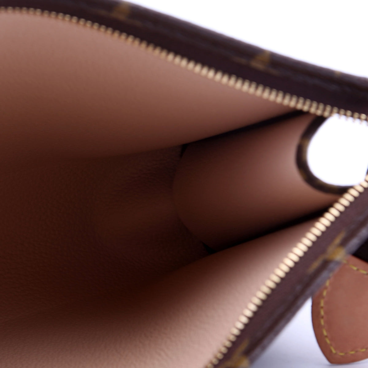 Louis-Vuitton Toiletry Pouch  Monogram Newer