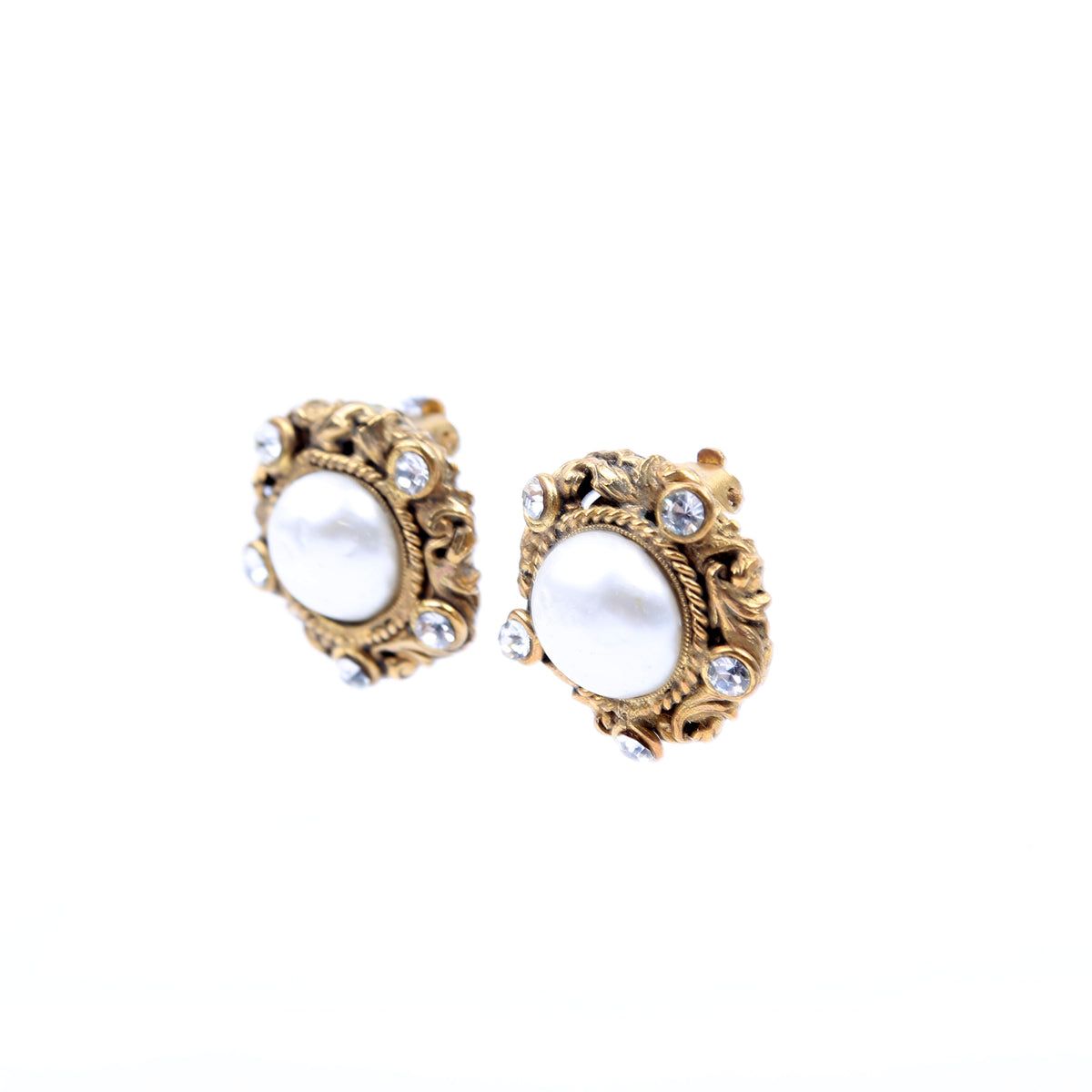 Chanel CC Rhinestone/Faux Pearl Clip On Vintage Earrings Gold