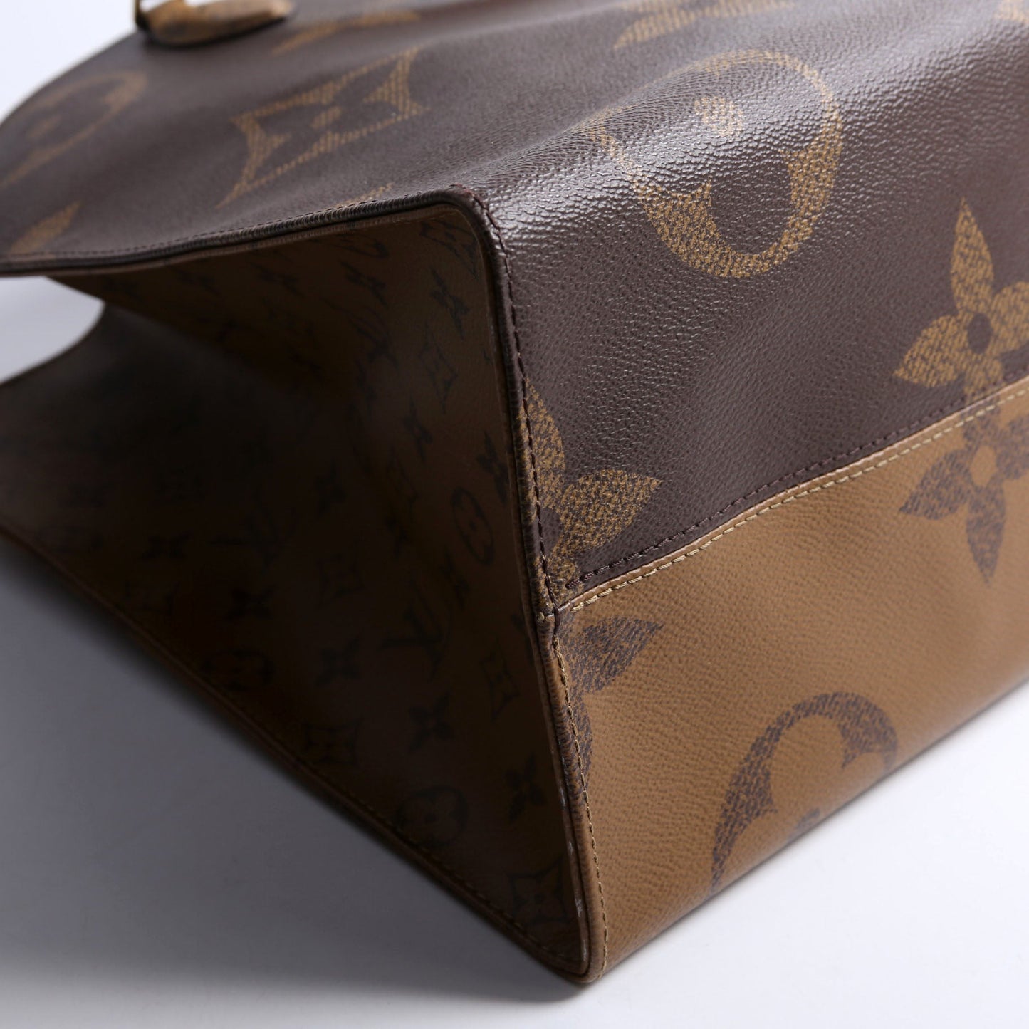 Louis-Vuitton ONTHEGO GM Reverse Monogram