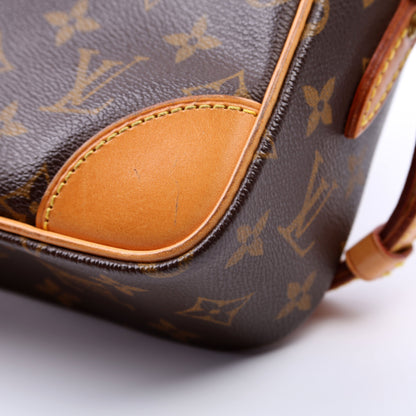 Louis-Vuitton Trocadero  Monogram