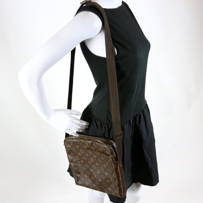 Louis-Vuitton Trotteur Beaubourg Monogram