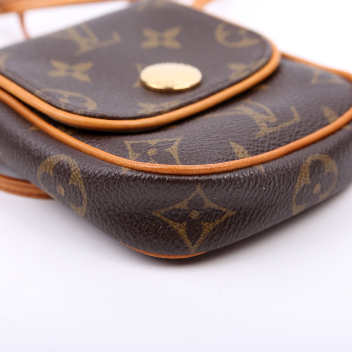 Louis-Vuitton Pochette Cancun Crossbody Monogram