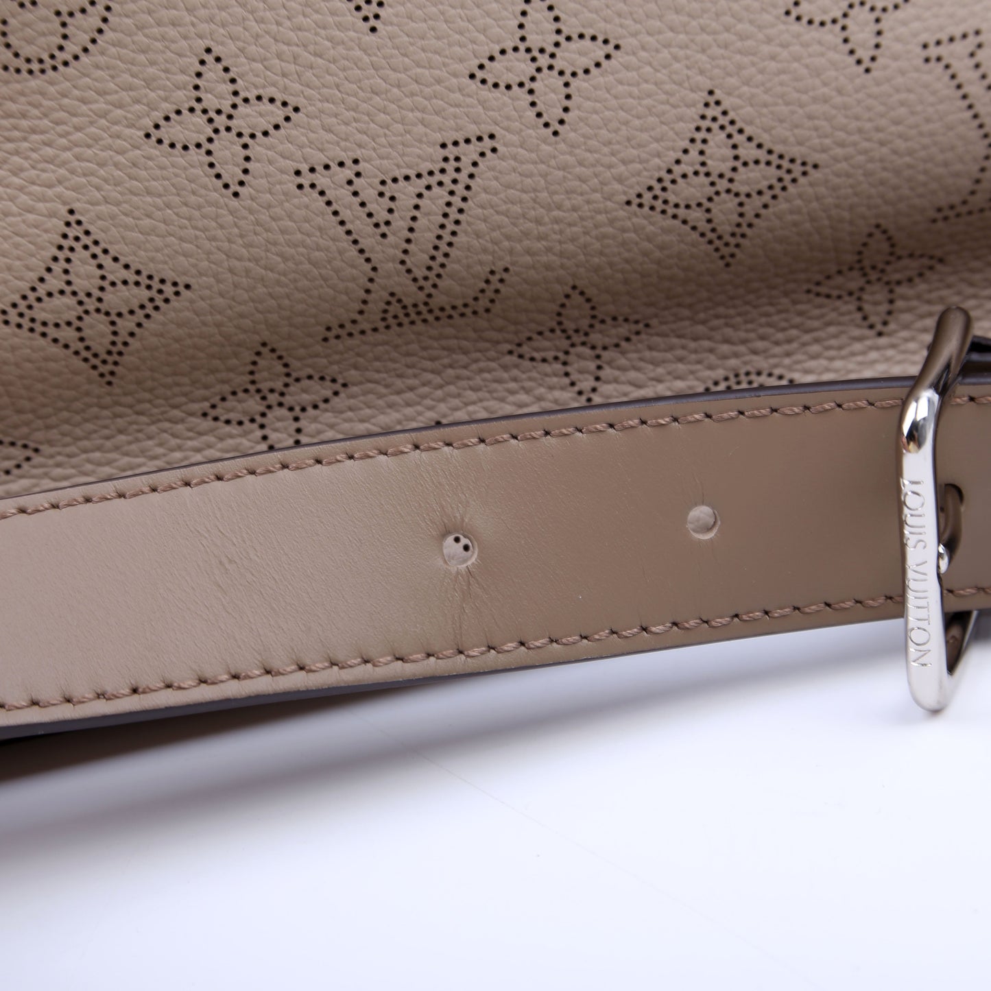 Louis-Vuitton Beaubourg Hobo MM Mahina Taupe