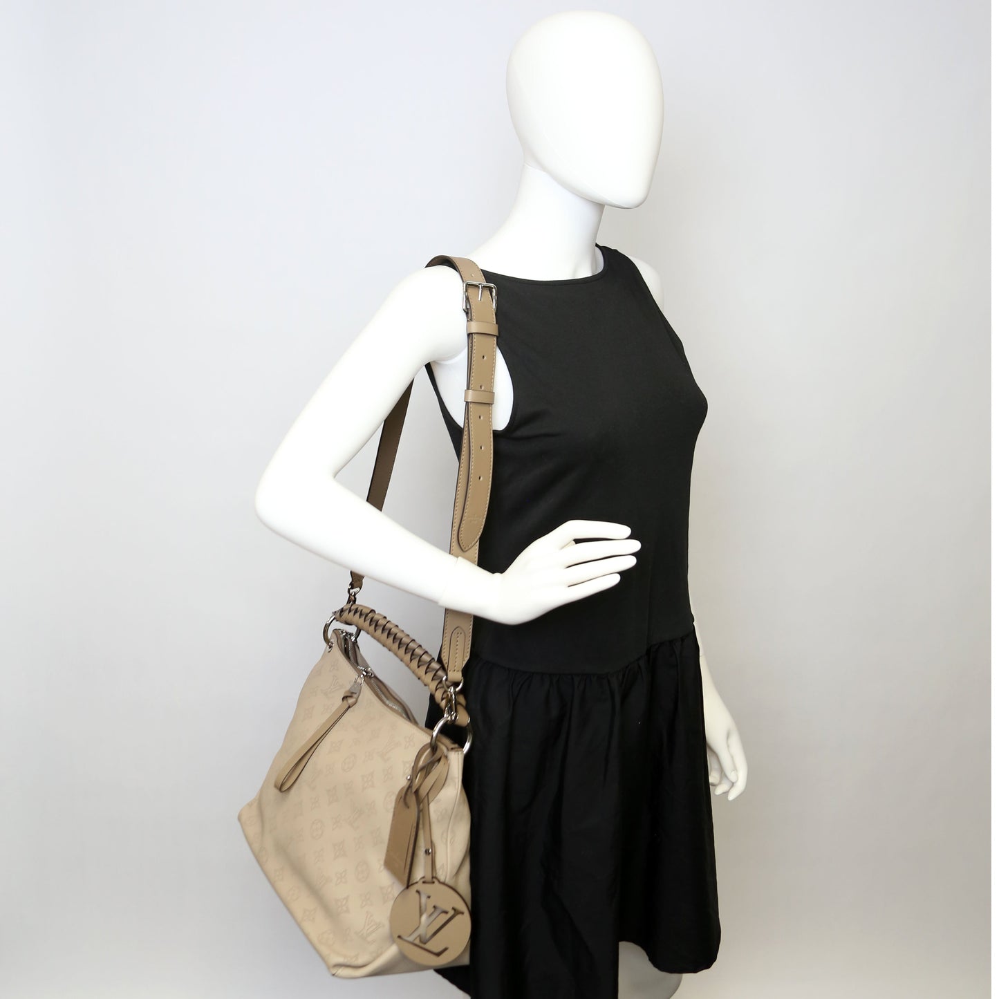 Louis-Vuitton Beaubourg Hobo MM Mahina Taupe