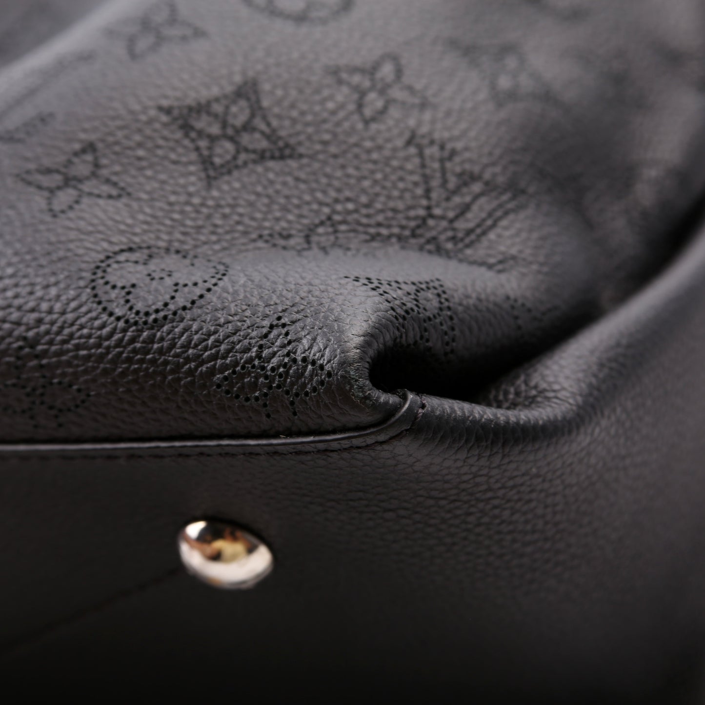 Louis-Vuitton Beaubourg Hobo MM Mahina Black