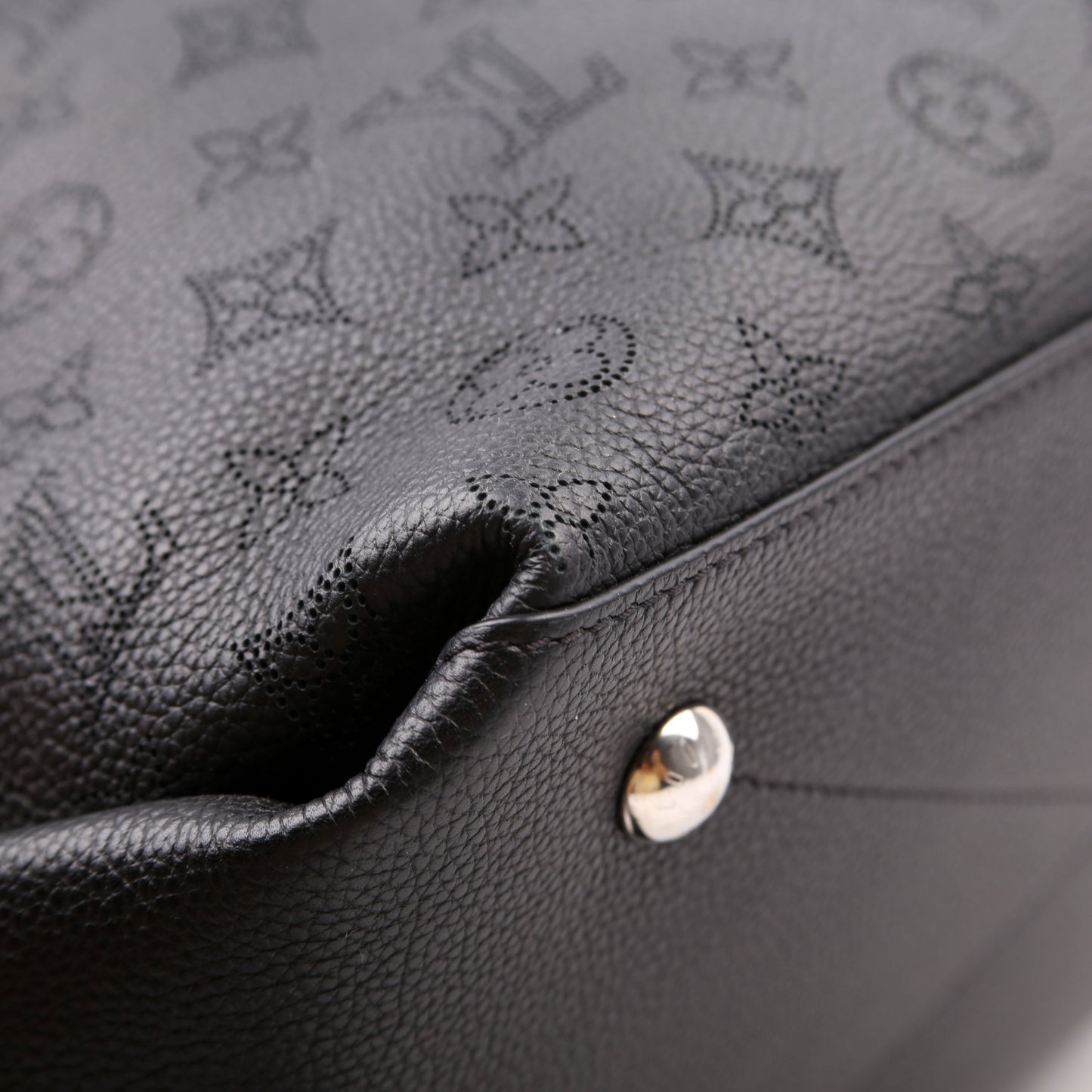 Louis-Vuitton Beaubourg Hobo MM Mahina Black