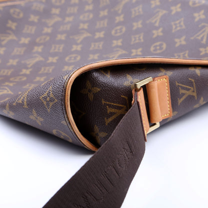 Louis-Vuitton Abbesses Monogram