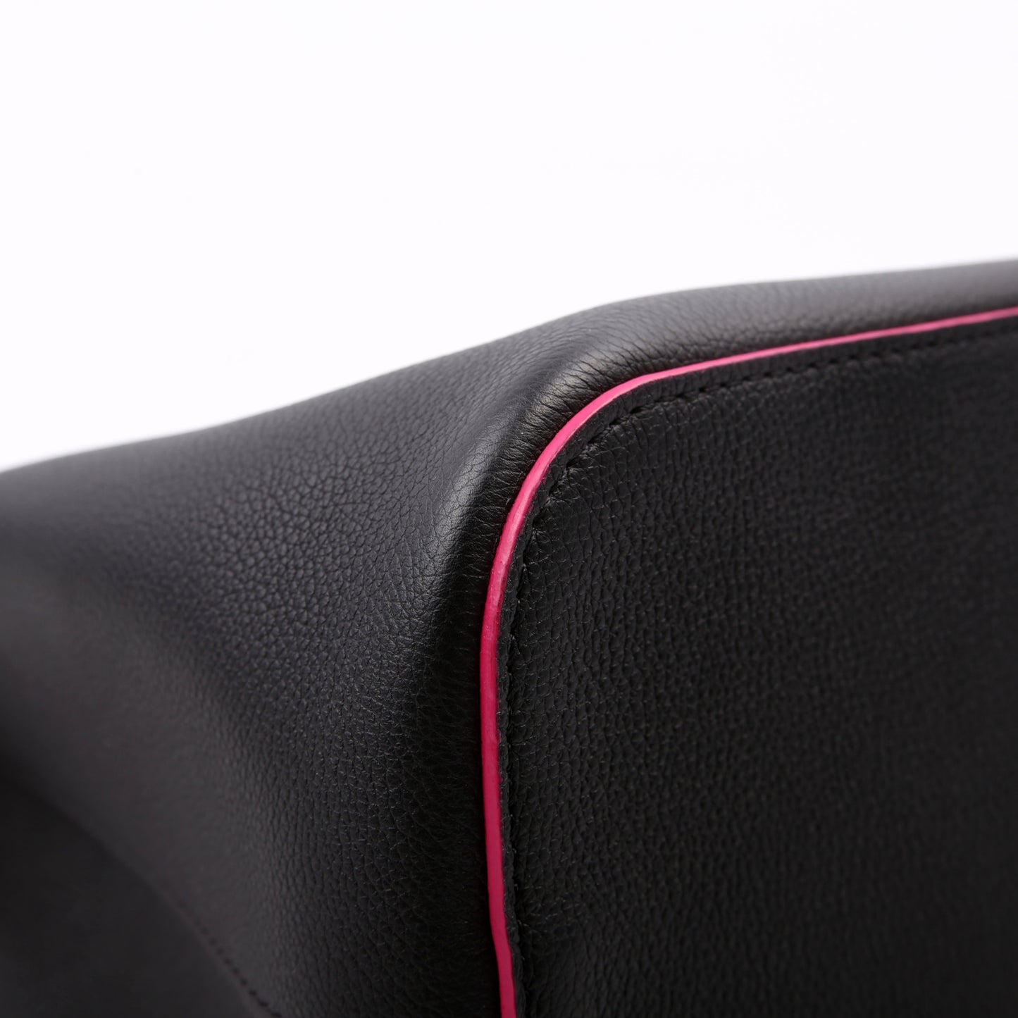Louis-Vuitton Lockme Bucket Bag Black/Pink