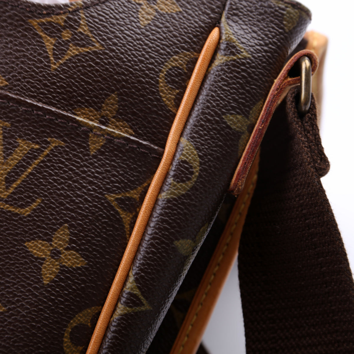 Louis-Vuitton Bosphore Messenger PM