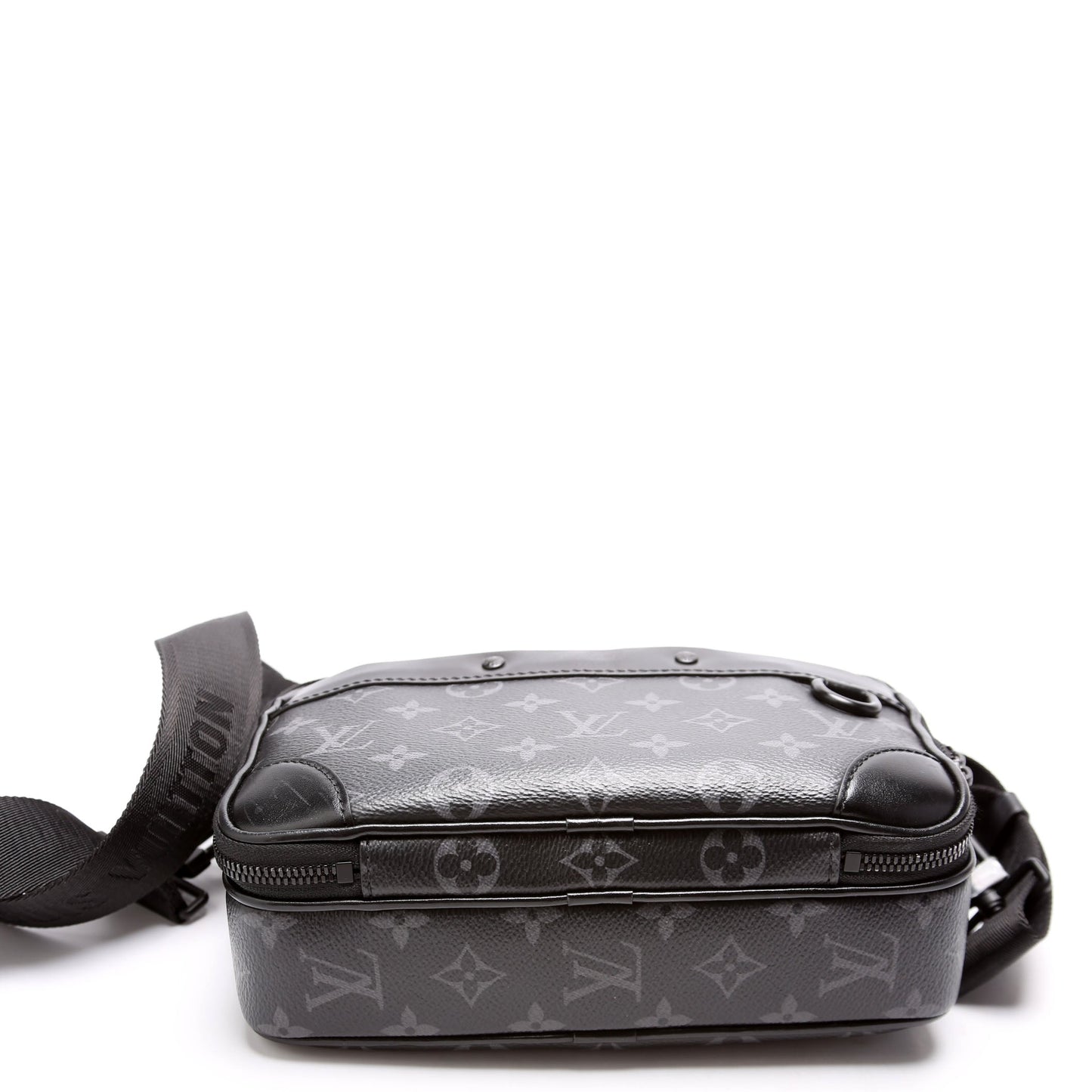 Louis-Vuitton Alpha Messenger Eclipse