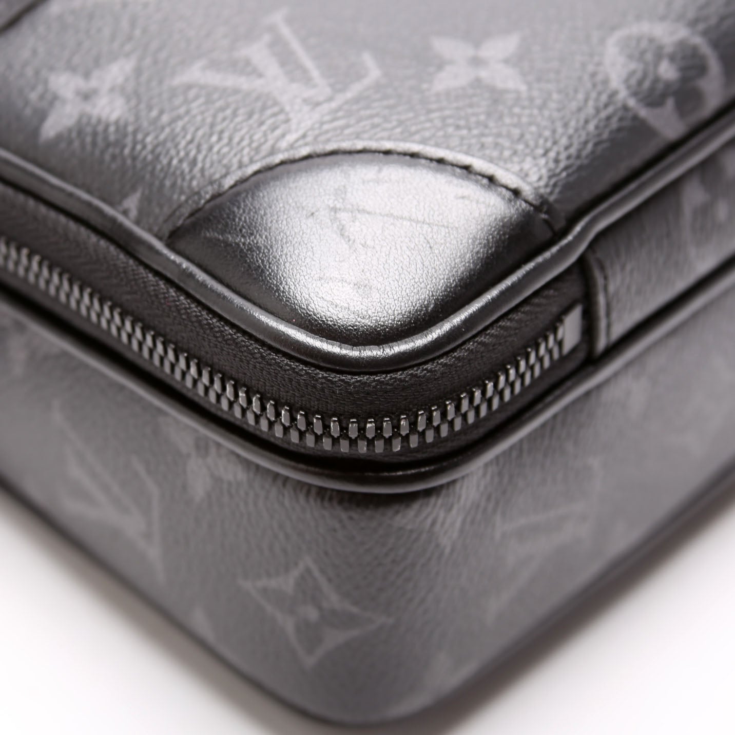 Louis-Vuitton Alpha Messenger Eclipse