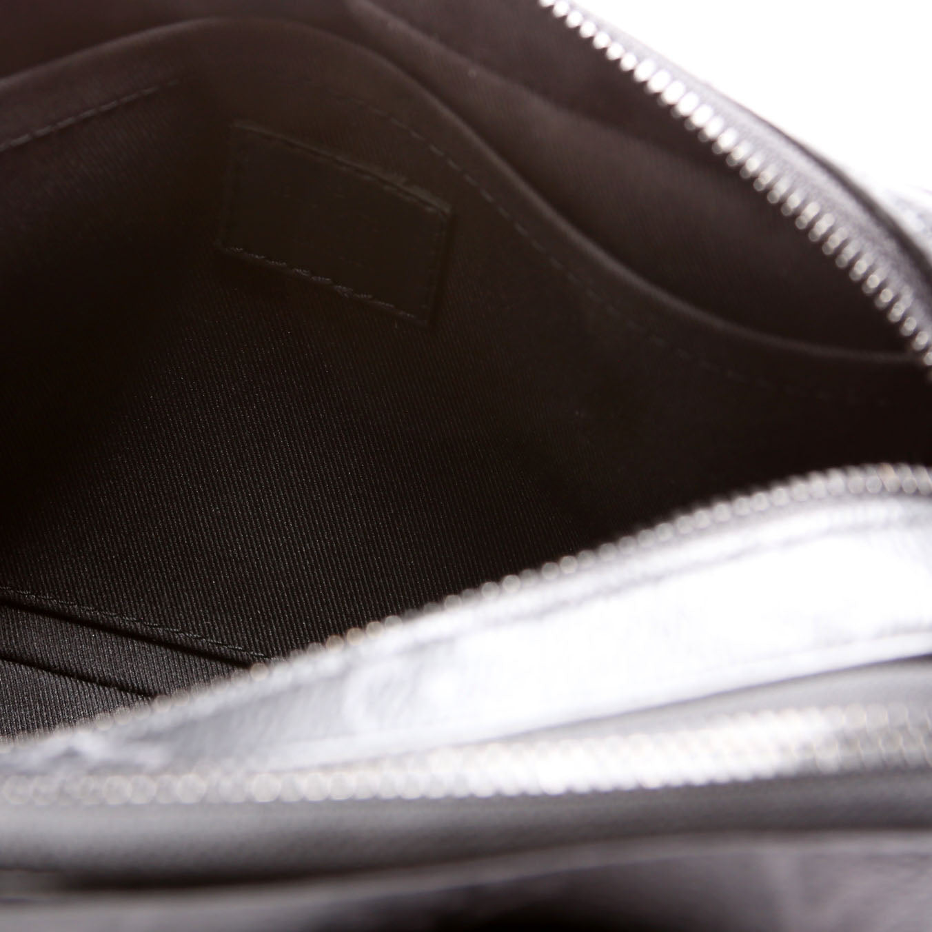 Louis-Vuitton Alpha Messenger Eclipse