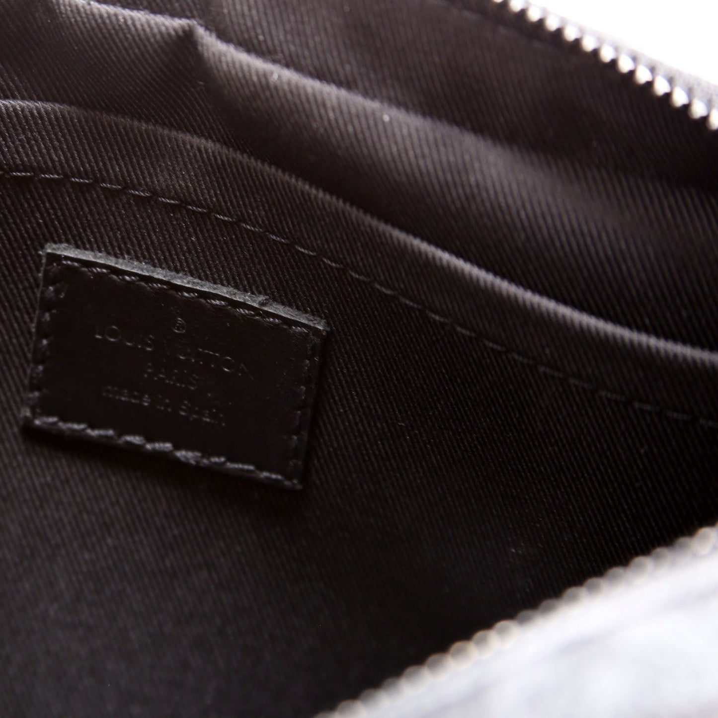 Louis-Vuitton Alpha Messenger Eclipse