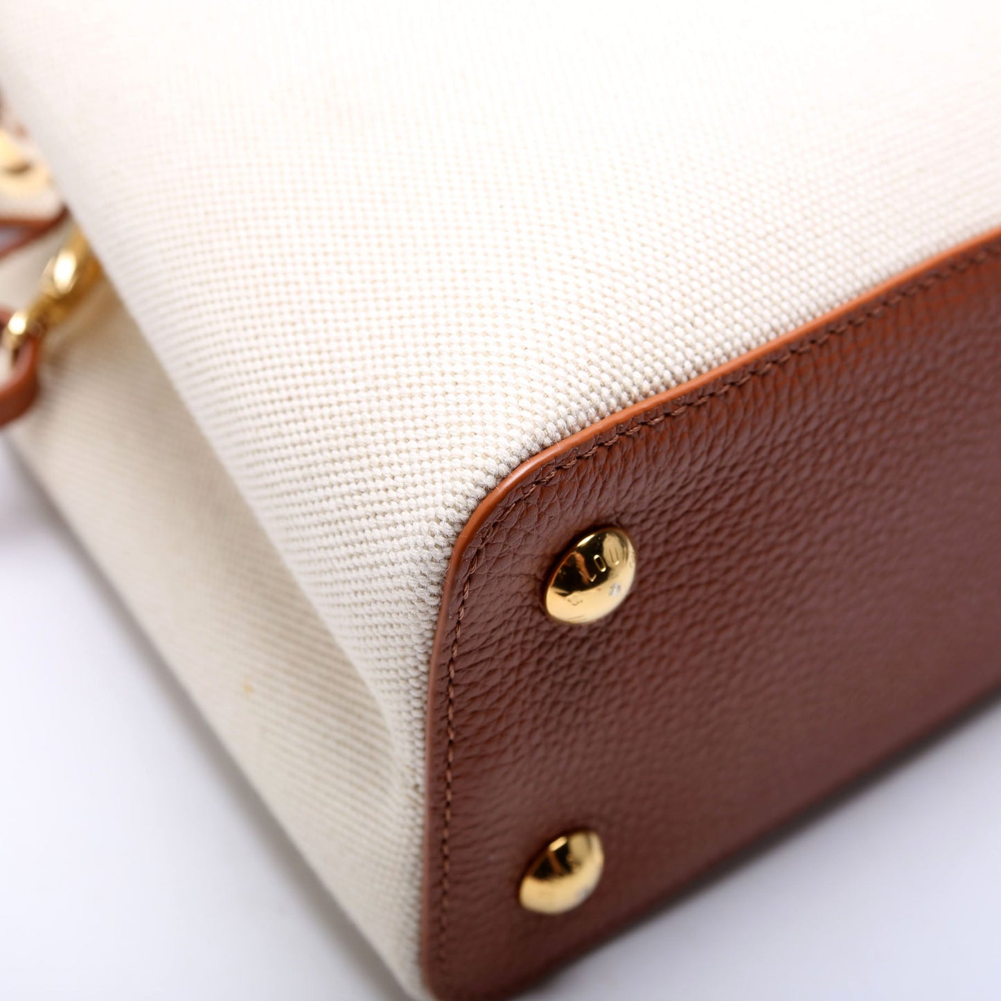Louis-Vuitton Capucines MM Taurillon Canvas Brown/Beige