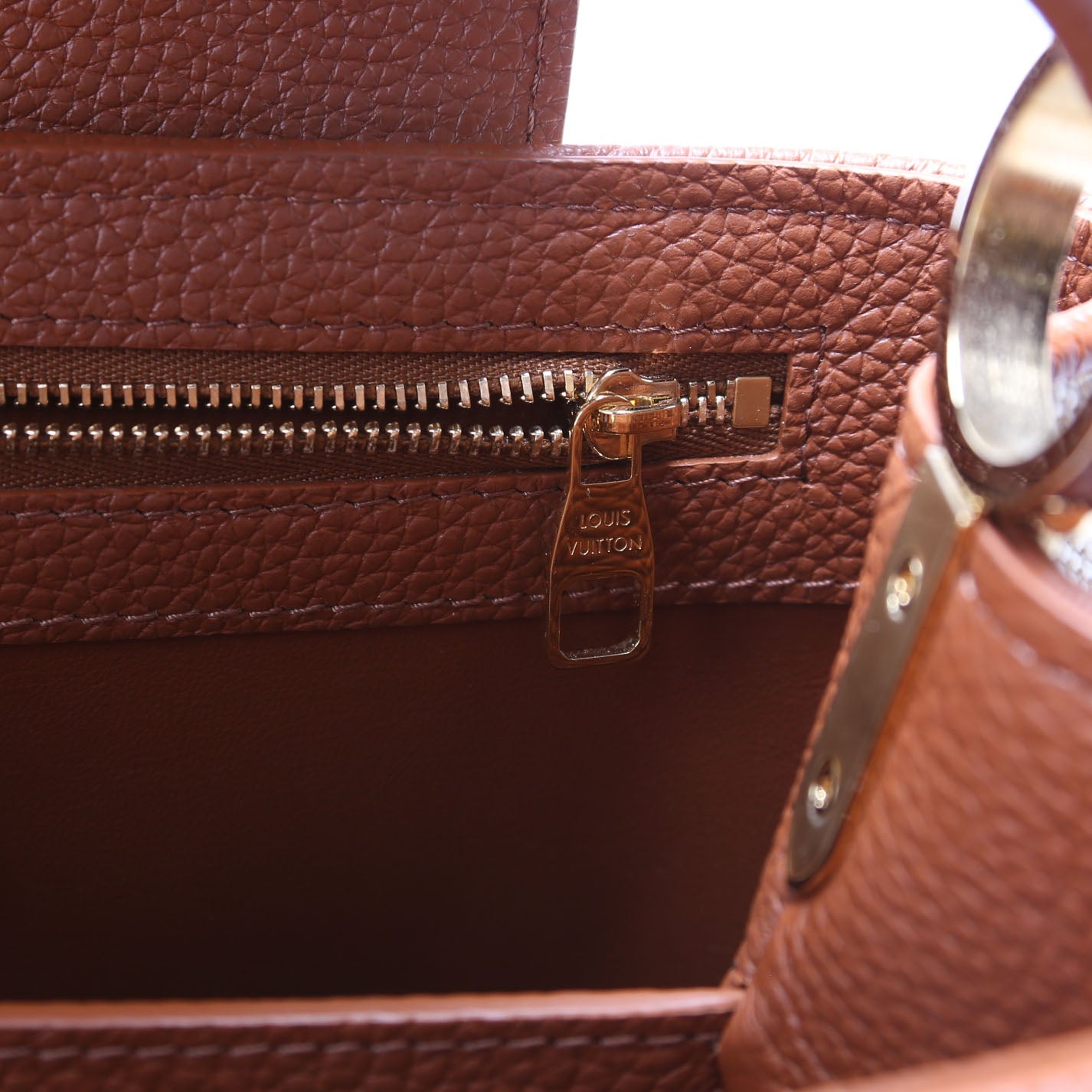 Louis-Vuitton Capucines MM Taurillon Canvas Brown/Beige