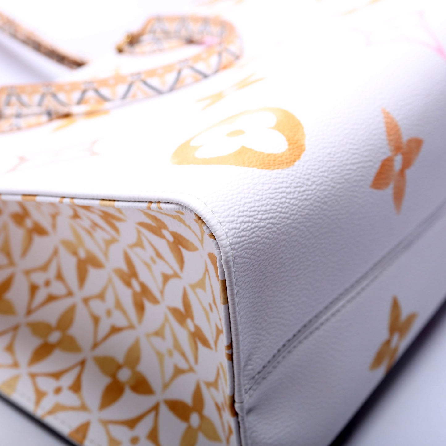 Louis-Vuitton Onthego MM By The Pool . Monogram Multicolor