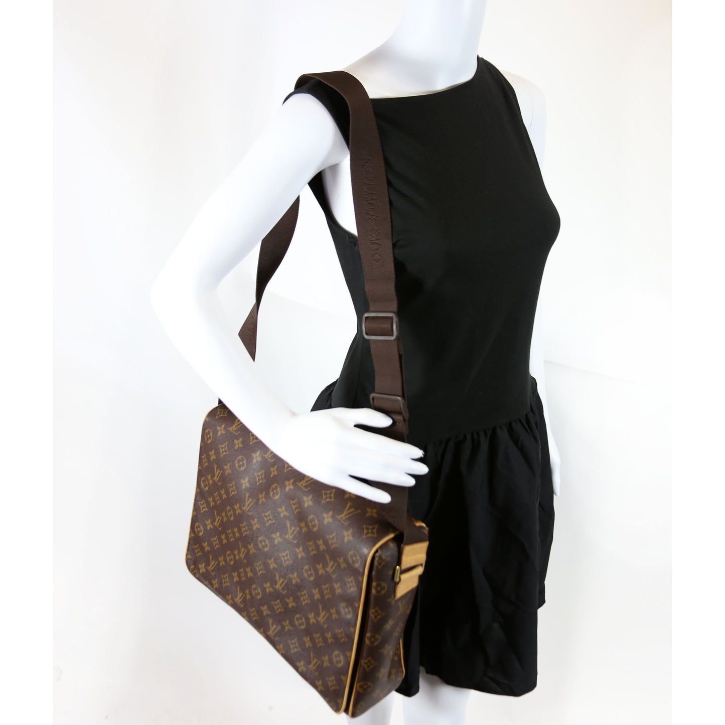 Louis-Vuitton Abbesses Monogram