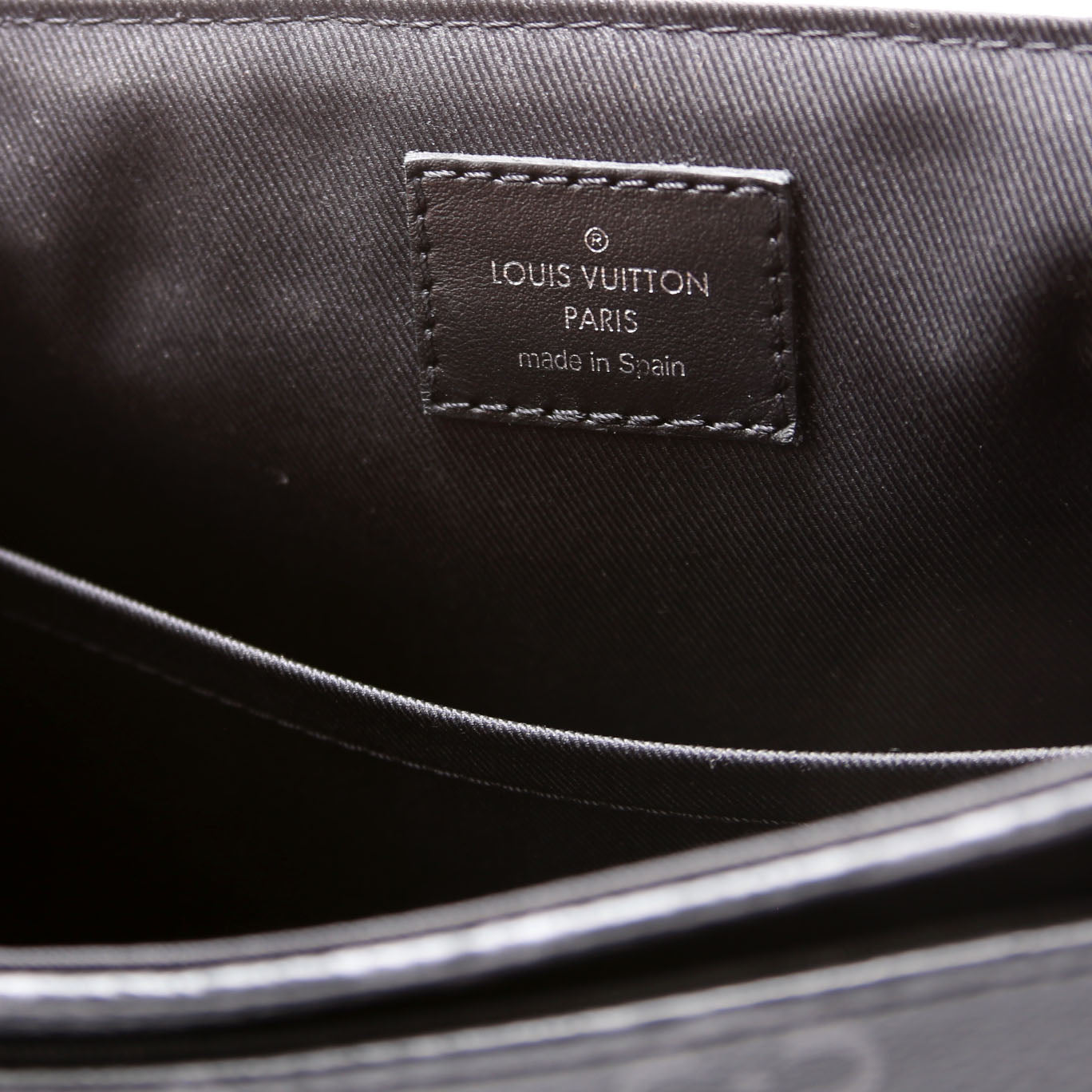 Louis-Vuitton District PM Monogram Eclipse NV Black