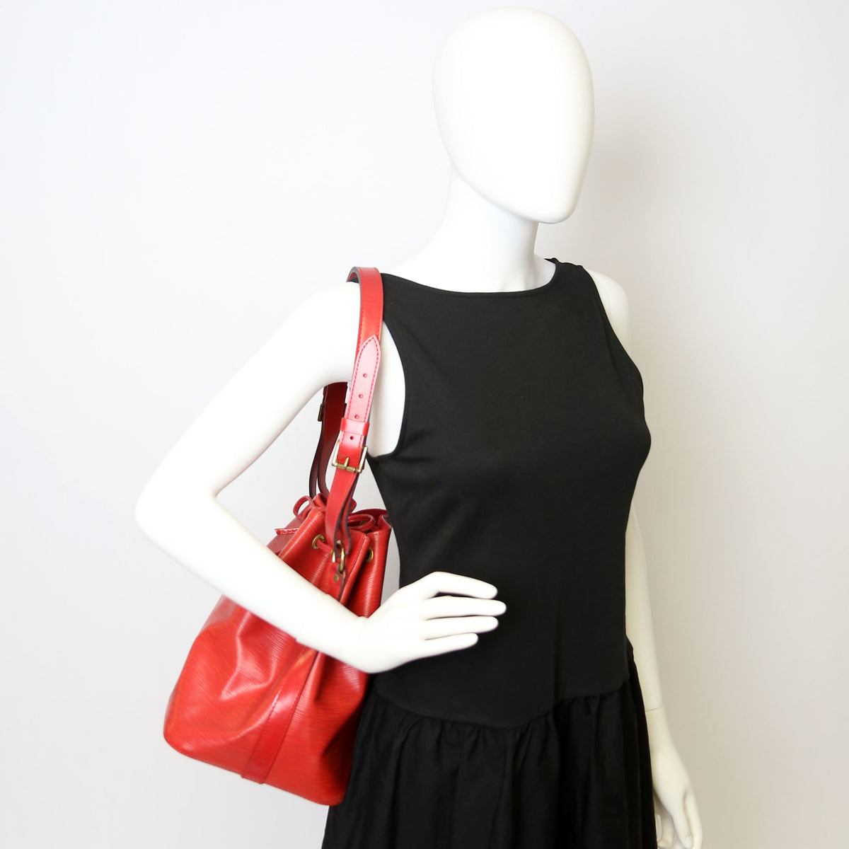 Louis-Vuitton Noe Petit Vintage Epi Red
