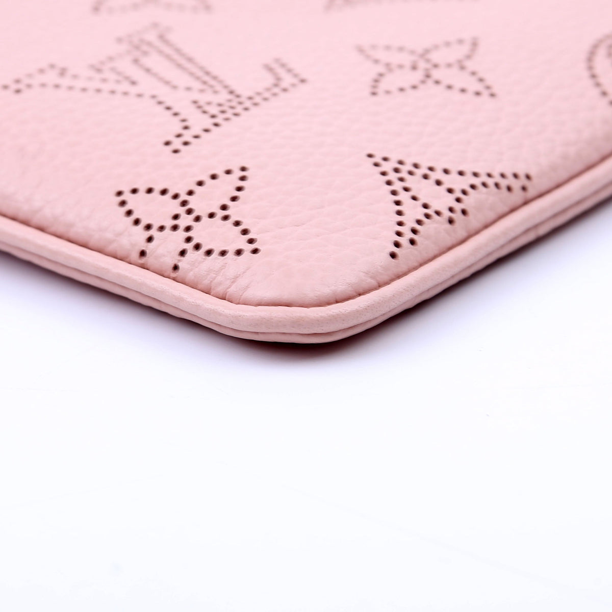Louis-Vuitton Pochette Cles Mahina Pink