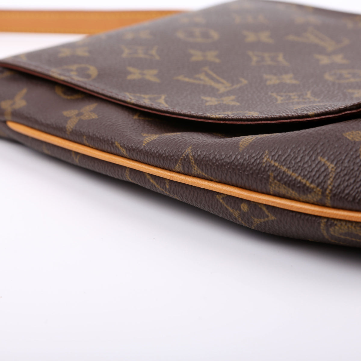 Louis-Vuitton Musette Salsa Short Monogram