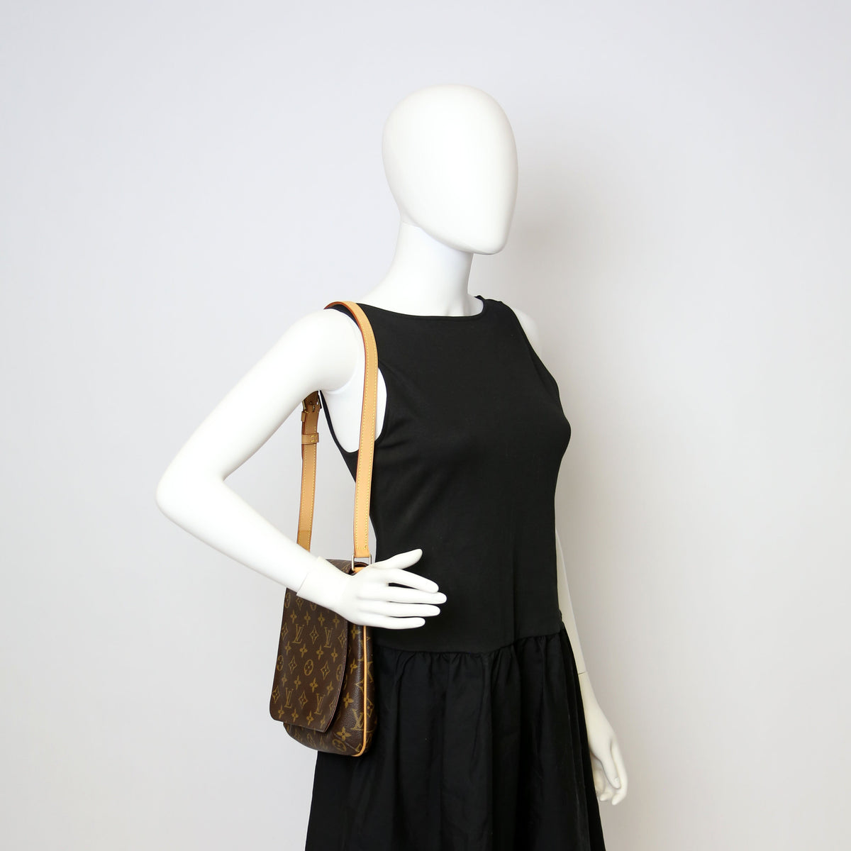 Louis-Vuitton Musette Salsa Short Monogram