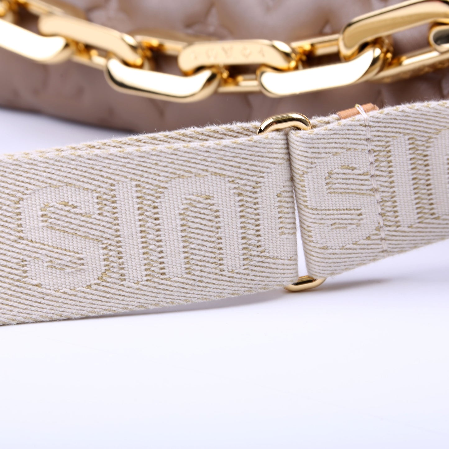 Louis-Vuitton Coussin MM Lambskin Taupe