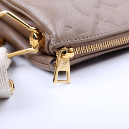 Louis-Vuitton Coussin MM Lambskin Taupe
