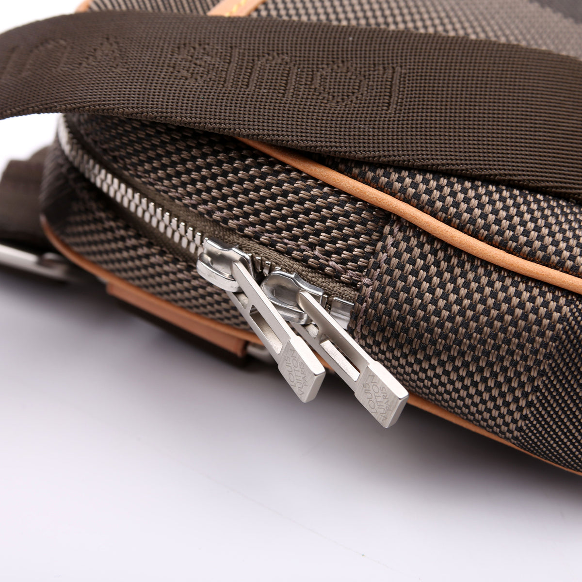 Louis-Vuitton Acrobat Waist Bag Damier Geant Green
