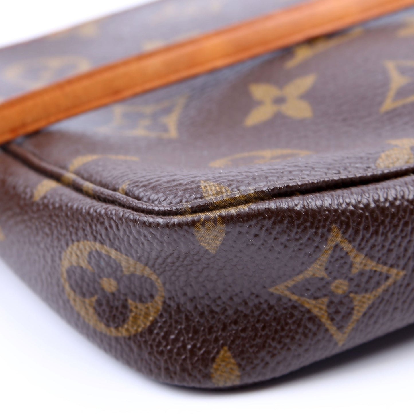 Louis-Vuitton Pochette Access Cerise