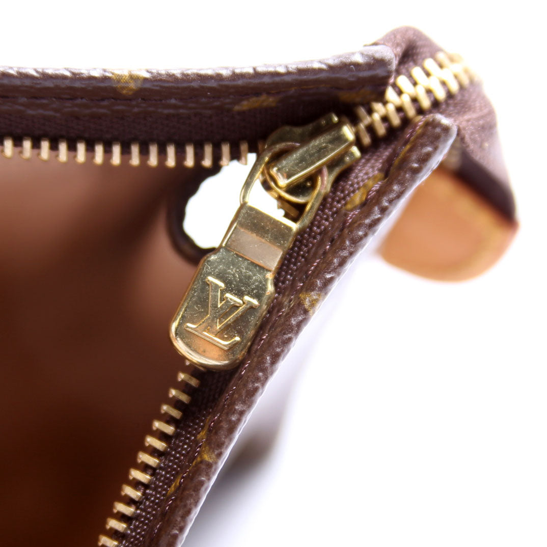 Louis-Vuitton Trousse Demi Ronde Monogram