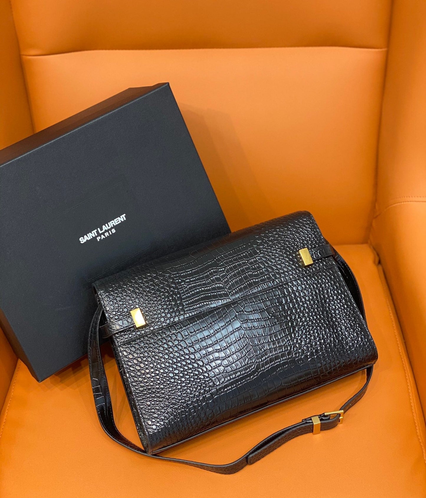 Yves Saint Laurent Manhattan Shoulder Bag Black