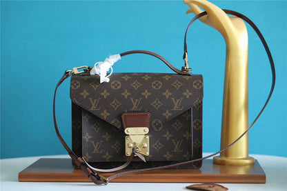 The Franco Shops - Louis Vuittons  - 7710
