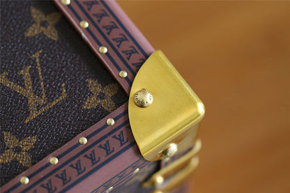 Franco Shops - Louis Vuittons  - 9540