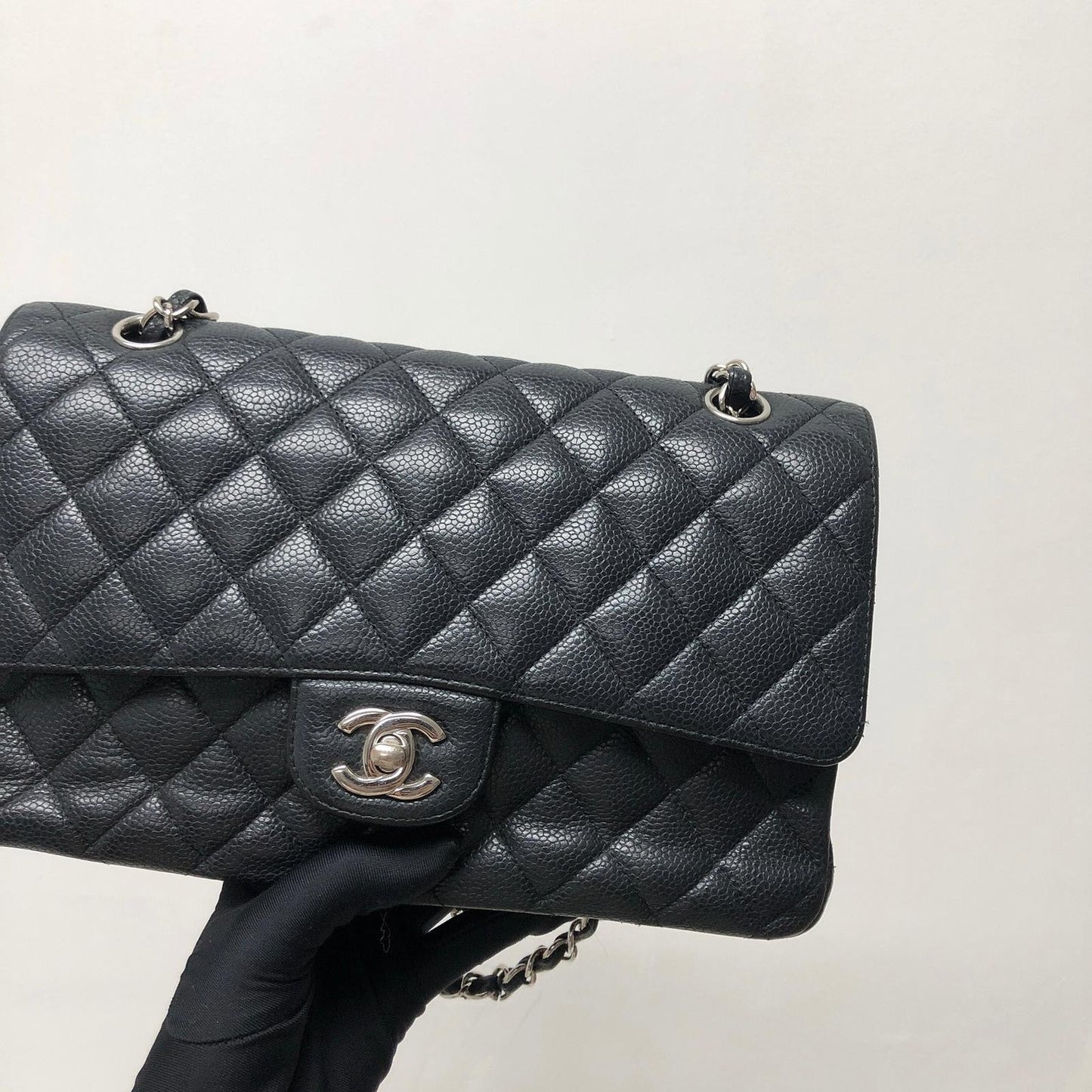 Classic Double Flap Caviar M/L in Black SHW