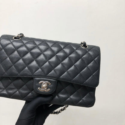 Classic Double Flap Caviar M/L in Black SHW