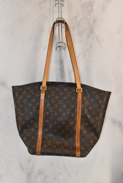 Handbag Designer By Louis Vuitton  Size: Large