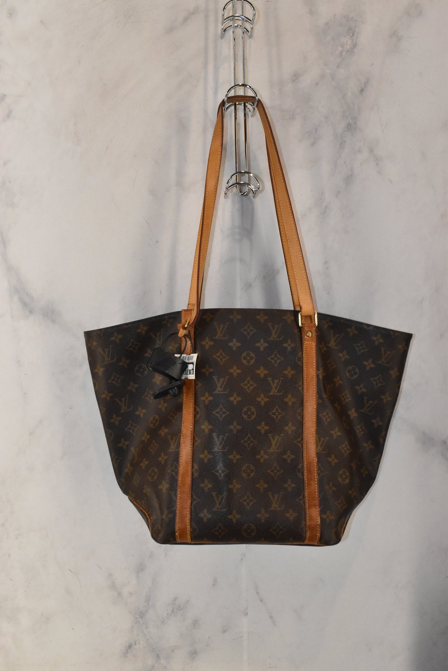 Handbag Designer By Louis Vuitton  Size: Large